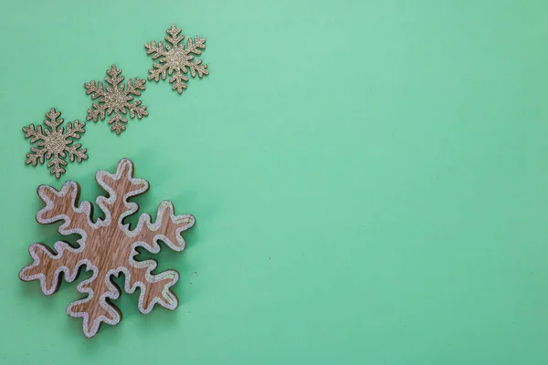 Glitzernde Schneeflocken Dekorationen Einer Weihnachtlichen Komposition Draufsicht Mit Kopierraum Für — Stockfoto