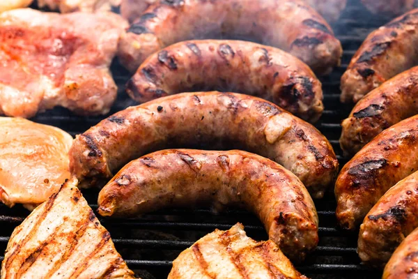 Primer Plano Sobre Los Detalles Pollo Casero Carne Cerdo Salchichas — Foto de Stock