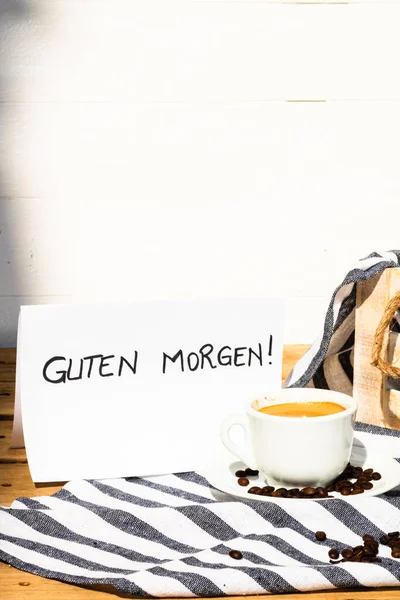 Koffiekop Verse Franse Croissant Met Boter Houten Krat — Stockfoto