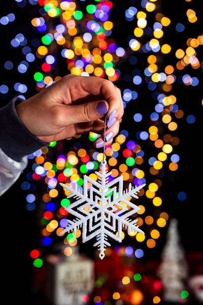 Celebración Navidad Decoración Copo Nieve Aislado Fondo Con Luces Borrosas — Foto de Stock