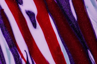 Su yüzeyinde yağ damlaları ve dalgaları olan soyut renkli arkaplan. Soyut arkaplan kavramı