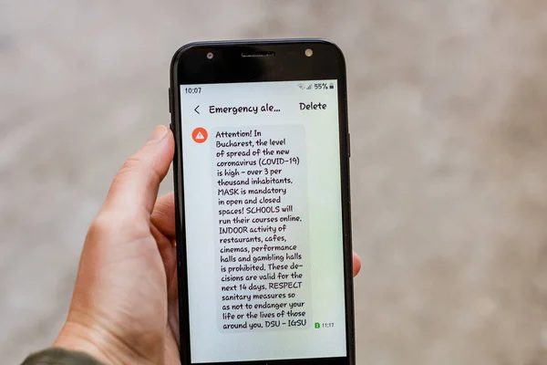Notfall Alarm Auf Dem Smartphone Behörden Verkünden Alarmzustand Mit Maßnahmen — Stockfoto