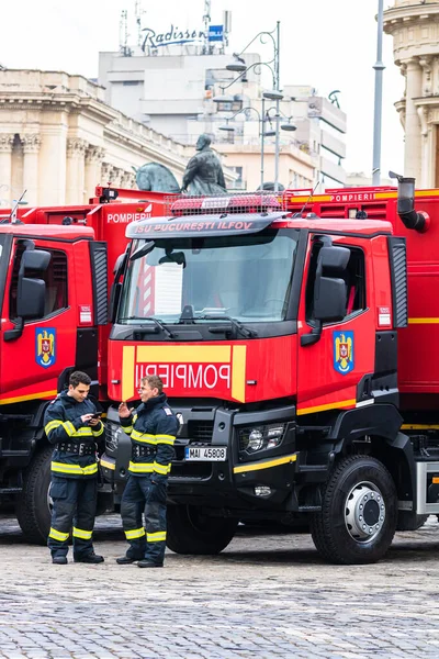 ルーマニア2020年 ルーマニアのブカレストにある内務省 内務省 の前に消防士 Pompierii が駐車した コロナウイルスの世界的な発生危機 Covid 19ウイルスの拡散 — ストック写真