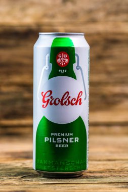 Grolsch Premium Pilsner - Grolsch Premium Lager, Hollanda Grolsch Bira Fabrikası 'nın amiral gemisi. Romanya, Bükreş 'te stüdyo fotoğraf çekimi, 2020