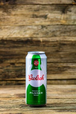 Grolsch Premium Pilsner - Grolsch Premium Lager, Hollanda Grolsch Bira Fabrikası 'nın amiral gemisi. Romanya, Bükreş 'te stüdyo fotoğraf çekimi, 2020