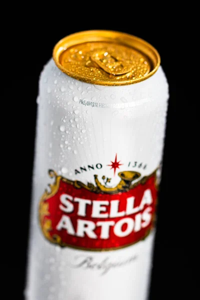 Gotas Água Condensação Cerveja Stella Artois Podem Ser Isoladas Preto — Fotografia de Stock