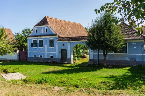 Vista Del Pintoresco Pueblo Viscri Rumania Casas Antiguas Tradicionales Pintadas — Foto de Stock