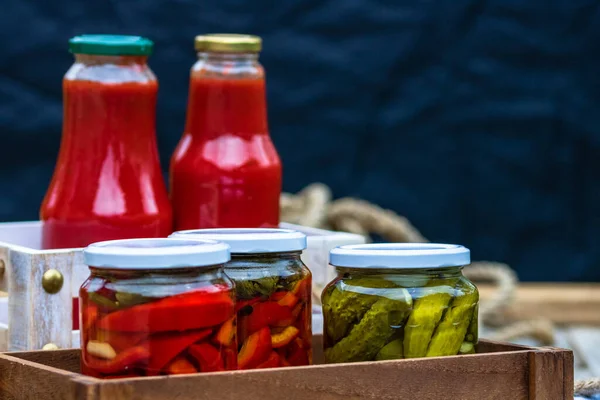 Botellas Salsa Tomate Conservado Conservas Concepto Alimentos Escabeche Aislado Una —  Fotos de Stock