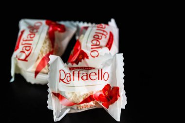 Ferrero Raffaello hindistan cevizi taneli beyaz şeker. Bükreş, Romanya, 2021