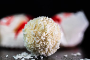 Ferrero Raffaello hindistan cevizi taneli beyaz şeker. Bükreş, Romanya, 2021