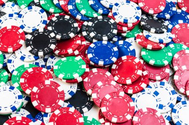 Poker fişleri arka planı. Kumarhane işi, risk, şans, iyi şans veya kumar konsepti