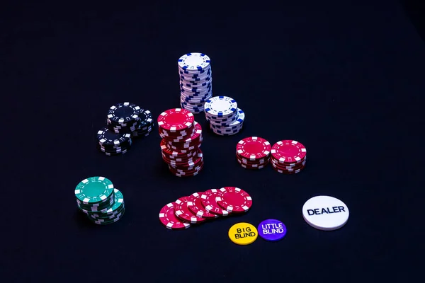 Stapel Van Poker Chips Zwarte Achtergrond — Stockfoto