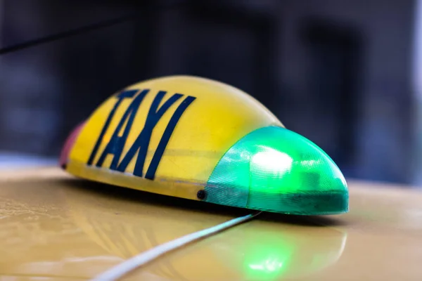 Деталь Підпису Таксі Жовтому Таксі Бухаресті Румунія — стокове фото