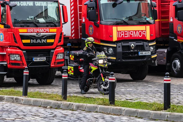 Bomberos Rumanos Emergencia Contra Incendios Pompierii Moto Estacionados Frente Ministerio —  Fotos de Stock