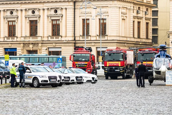 Вертолет Румынской Полиции Politia Romana Перед Министерством Внутренних Дел Бухаресте — стоковое фото