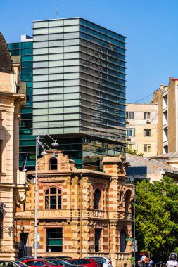 Romanya 'nın Bükreş kentindeki Romen Mimarlar Birliği' nin çağdaş binasının ayrıntılı görünümü, 2020