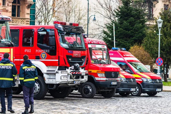 Rumänska Brandmän Pompierii Parkerade Framför Inrikesministeriet Bukarest Rumänien 2020 Coronavirus — Stockfoto