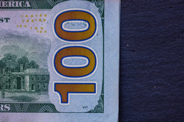 100ドル紙幣の詳細を選択的焦点 お金の銀行券 ドルのマクロの詳細を閉じます 世界のお金の概念 インフレと経済の概念 — ストック写真