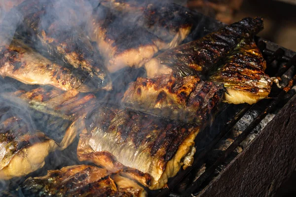 Grillowana Makrela Dymem Grillu Węglowym — Zdjęcie stockowe