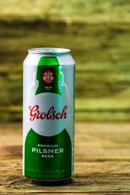Grolsch Premium Pilsner - Grolsch Premium Lager, Hollanda Grolsch Bira Fabrikası 'nın amiral gemisi. Romanya, Bükreş 'te stüdyo fotoğraf çekimi, 2020