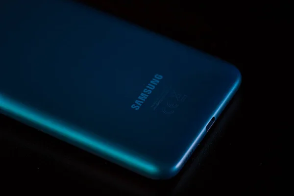 Foco Seletivo Parte Trás Novo Smartphone Samsung Galaxy M11 Bucareste — Fotografia de Stock