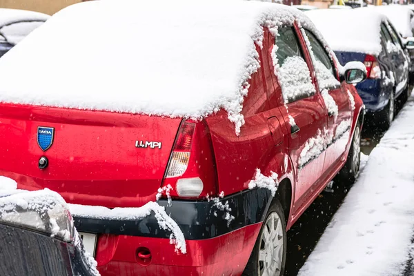 Sabahları Arabalarda Kar Yağar Kış Mevsimi Buzlu Arabalar Kış Konsepti — Stok fotoğraf