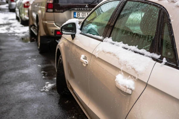 Snö Bilarna Morgonen Vintersäsong Isiga Bilar Vinterkoncept Frysta Bilar Väg — Stockfoto