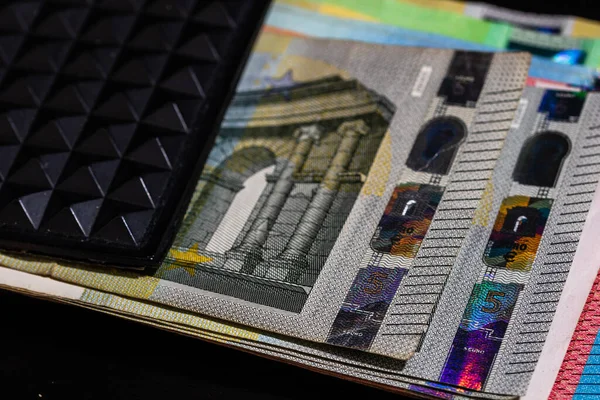 Банкноти Євро Чорному Гаманці Ізольовані — стокове фото