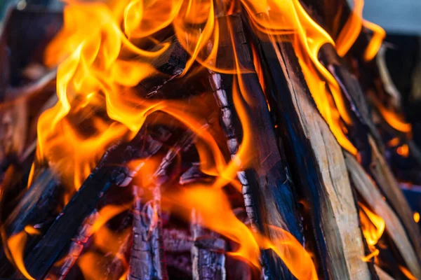 Quemando Astillas Madera Para Formar Carbón Preparación Barbacoa Fuego Antes — Foto de Stock