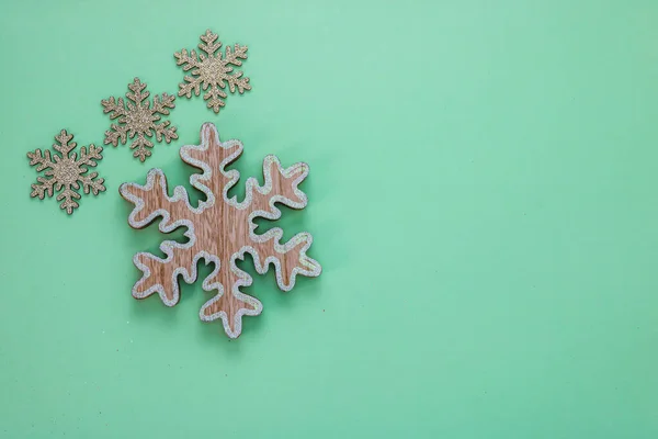 Decorações Flocos Neve Brilhantes Uma Composição Natal Vista Superior Com — Fotografia de Stock