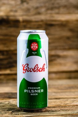 Grolsch Premium Pilsner - Grolsch Premium Lager, Hollanda Grolsch Bira Fabrikası 'nın amiral gemisi. Romanya, Bükreş 'te stüdyo fotoğraf çekimi, 2020