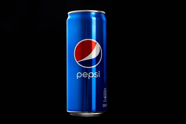 Photo Éditoriale Pepsi Can Classique Sur Fond Noir Studio Tourné — Photo