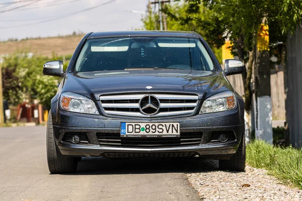 Грязный Автомобиль Mercedes Припаркован Вдоль Улицы Разваде Румыния 2020 — стоковое фото