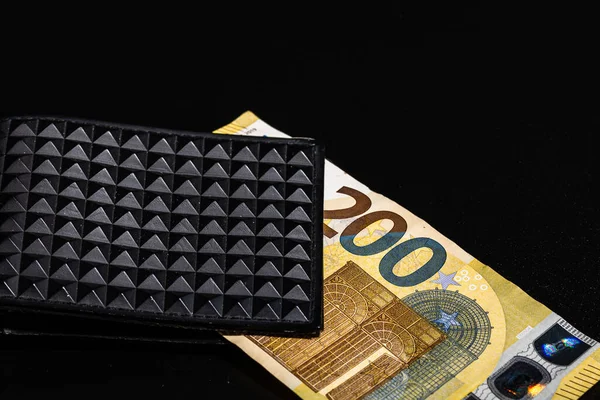 Billetes 200 Euros Una Billetera Negra Aislada —  Fotos de Stock