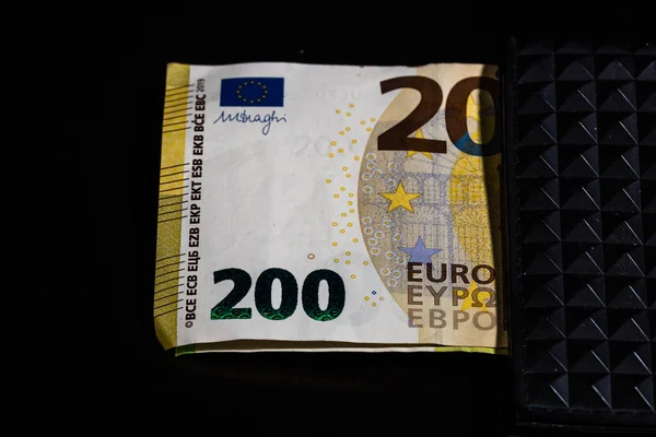 Banconote 200 Euro Portafoglio Nero Isolato — Foto Stock