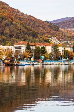 Tuna nehri ve Orsova şehri, deniz manzarası. Orsova, Romanya, 2020