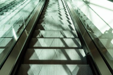 Bükreş, Romanya 'da Travelator, alışveriş merkezinde yürüyüş yolu, 2021