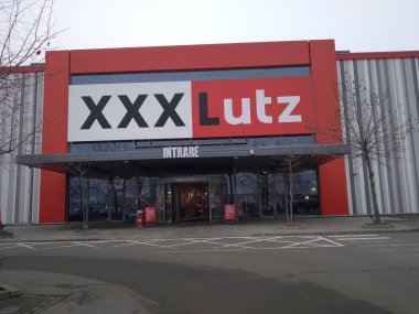 Bükreş, Romanya 'daki XXXLutz süpermarketinin girişi, 2021