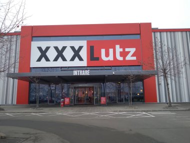Bükreş, Romanya 'daki XXXLutz süpermarketinin girişi, 2021