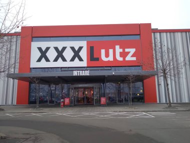 Bükreş, Romanya 'daki XXXLutz süpermarketinin girişi, 2021