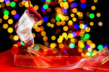 Noel süslemeleri, Noel ve yeni yıl tatilleri arka plan, Noel süsleri ve bulanık ışıklar ile kış sezonu