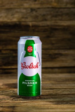 Grolsch Premium Pilsner - Grolsch Premium Lager, Hollanda Grolsch Bira Fabrikası 'nın amiral gemisi. Romanya, Bükreş 'te stüdyo fotoğraf çekimi, 2020
