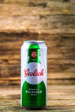 Grolsch Premium Pilsner - Grolsch Premium Lager, Hollanda Grolsch Bira Fabrikası 'nın amiral gemisi. Romanya, Bükreş 'te stüdyo fotoğraf çekimi, 2020