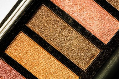 Makro seçici odak eski ve kullanılan makyaj paleti.