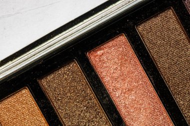 Makro seçici odak eski ve kullanılan makyaj paleti.