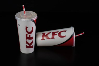 Romanya 'nın Bükreş kenti KFC' den kağıt bardakta iç, 2021