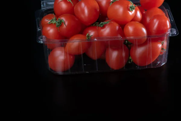 Selektiver Fokus Auf Reife Köstliche Kirschtomaten Nahaufnahme — Stockfoto