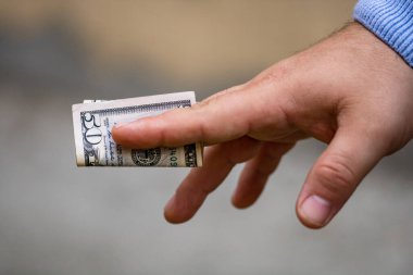 USD banknotlarının detaylarına özen göster. Amerika Birleşik Devletleri banknotlarını saymak ya da vermek. Dünya para kavramı, enflasyon ve ekonomi kavramı