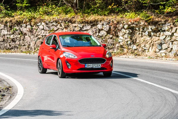Red Ford Fiesta Carretera Bihor Rumania 2020 — Foto de Stock