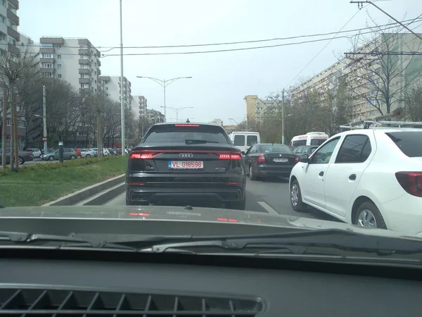 Audi Neuve Noire Dans Circulation Vue Route Travers Pare Brise — Photo